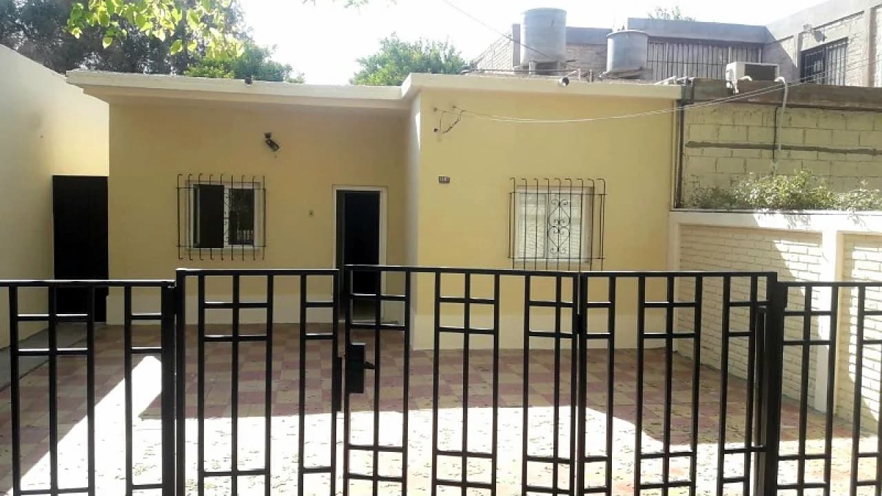 Casa, 2 Dormitorios. Barrio Fraternidad , A Cuadras De Hiper Libertad. Capital