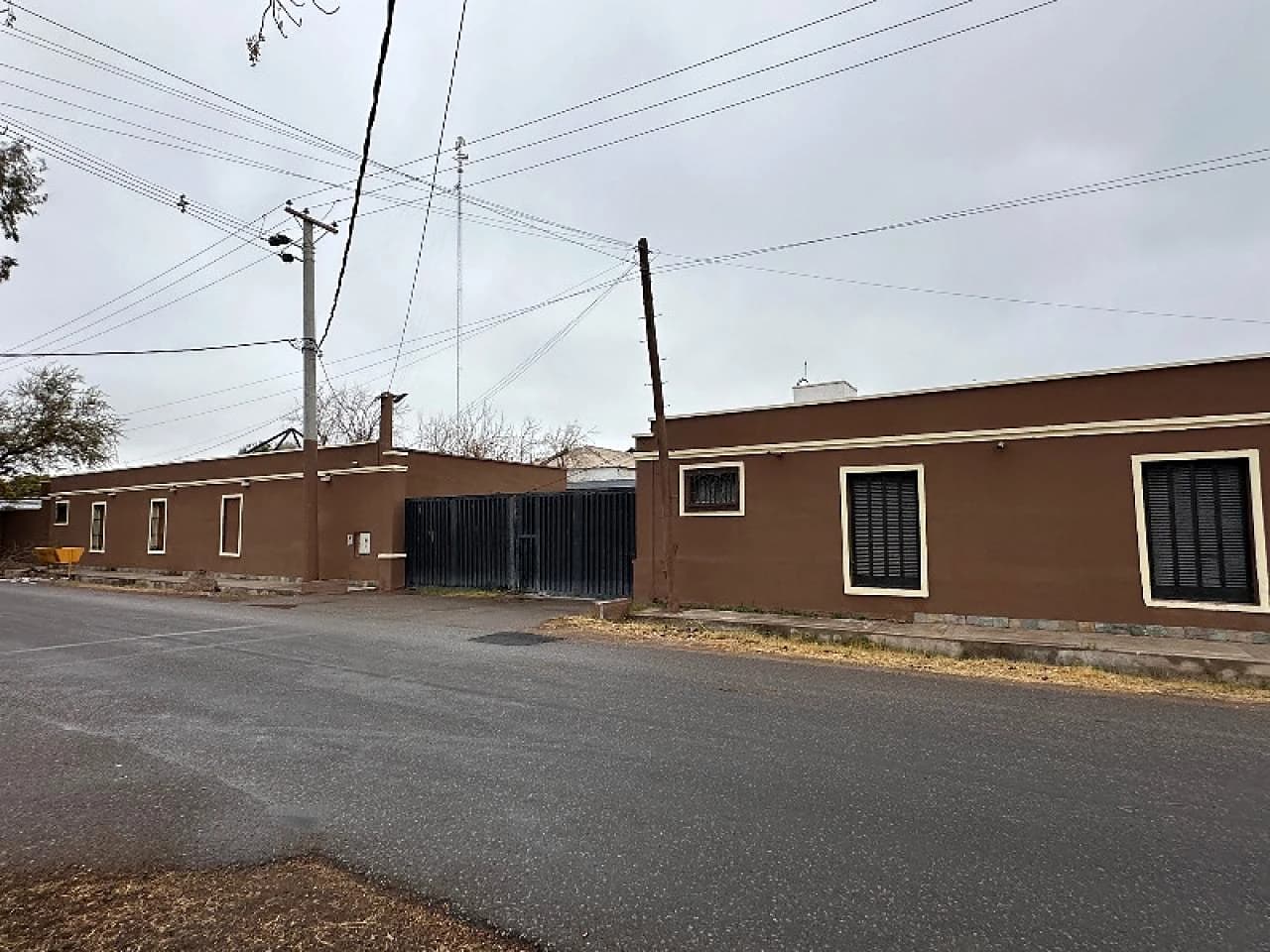 Importante Predio De 6400 M2 Con Galpon, Oficinas, Cocheras, Playa De Maniobras. Sta Lucia