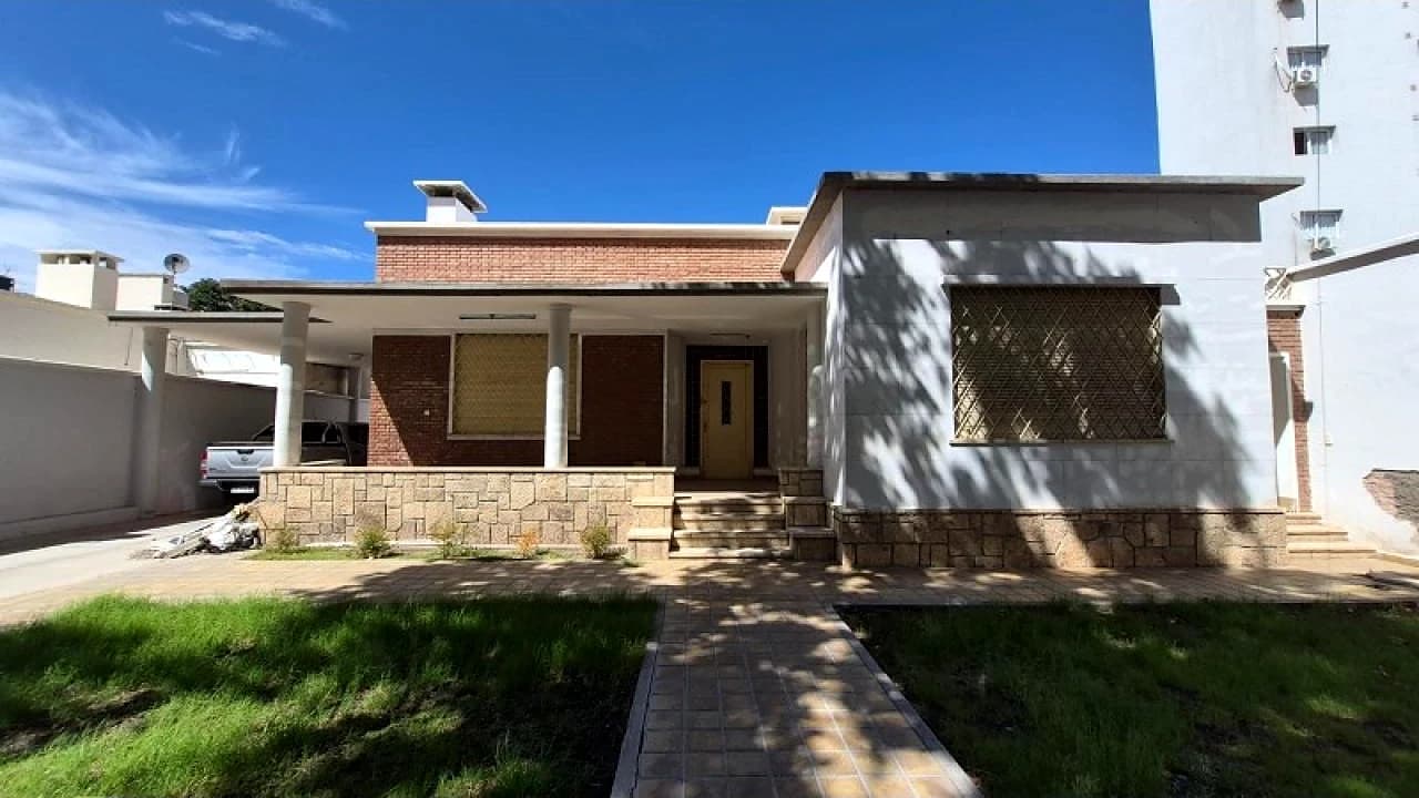 Importante Casa Destino Comercial, 550m2 Cubiertos, Casi 1.000m2 De Terreno,
