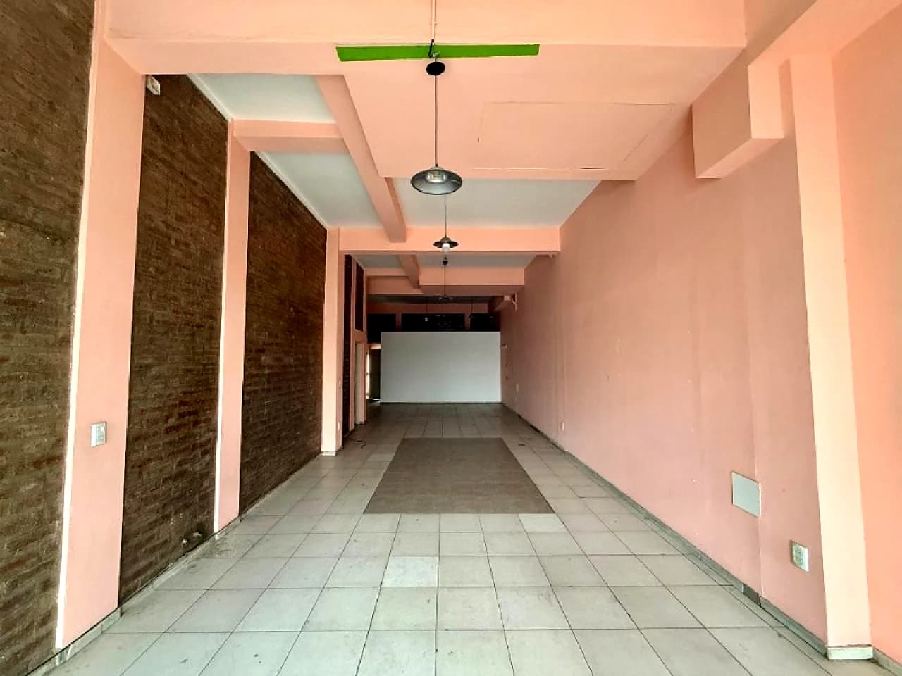 Salón / Local Comercial De 100 M² Con Planos Aprobados Frente A Hospital Rawson