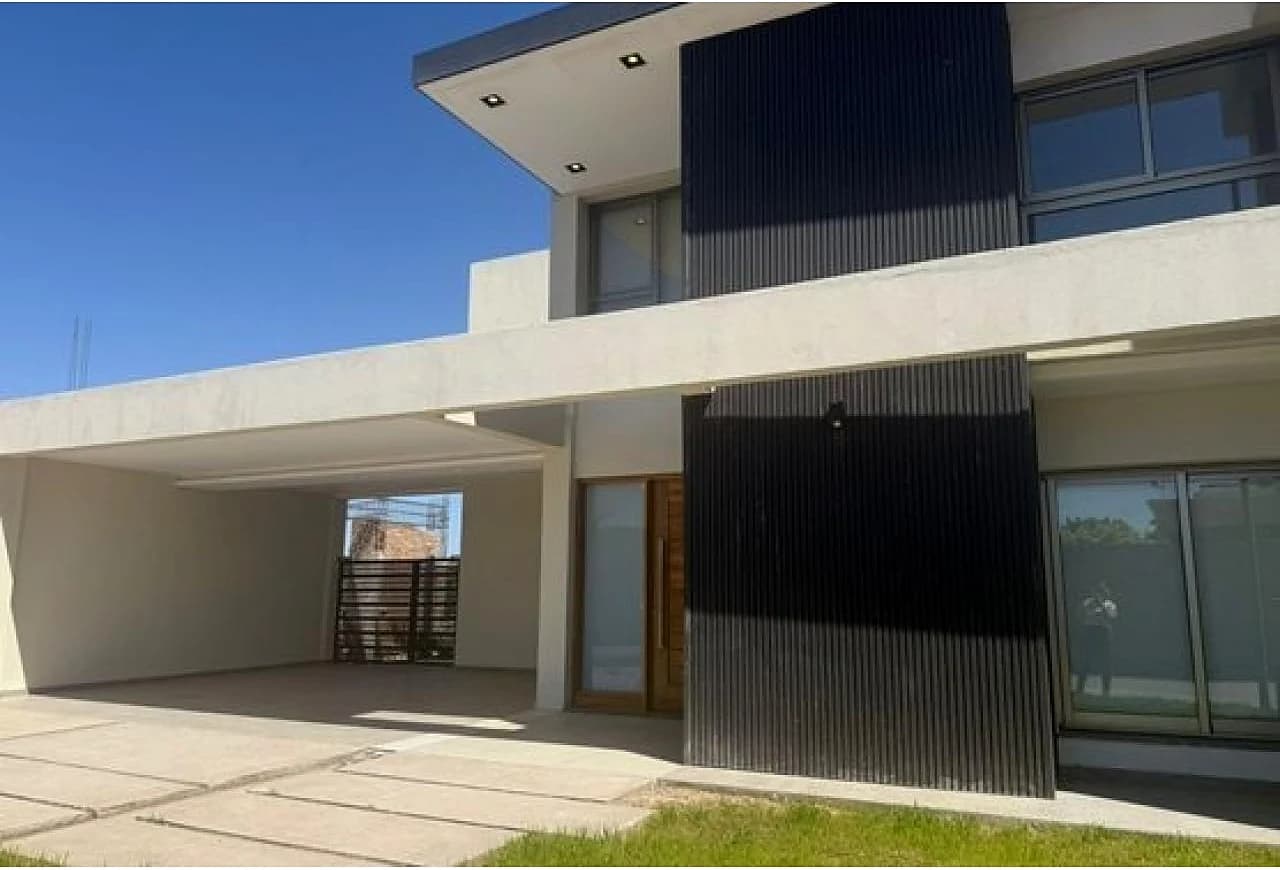 Casa De Categoria, A Estrenar. Santa Lucia. Mls#