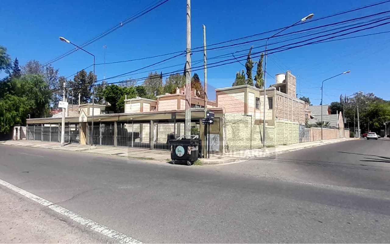 Departamento. 1 Dormitorio. Zona Circunvalacion Oeste Entre Libertador Y Central.…