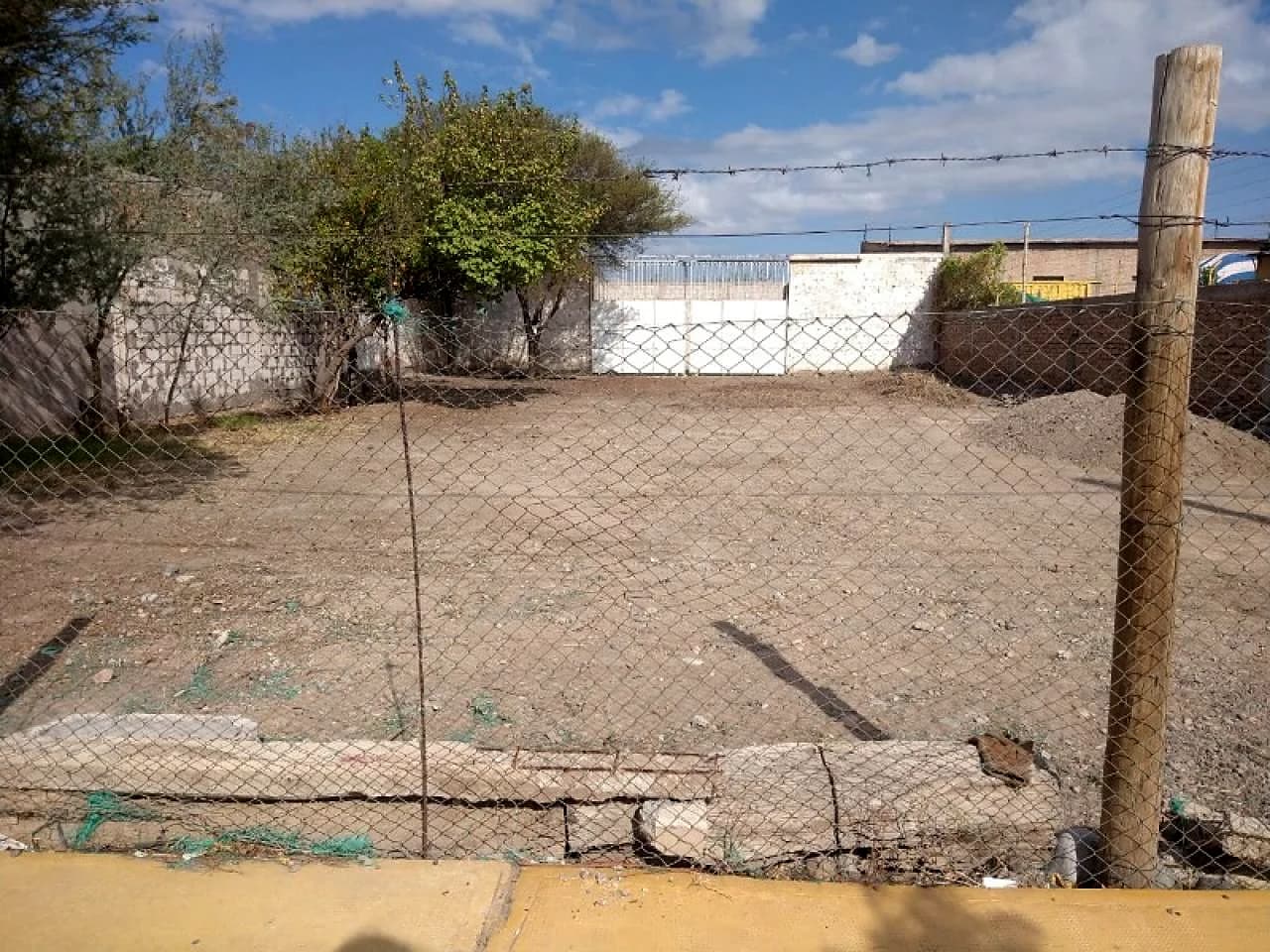 Lote Con Galpon Hasta Altura Techo -fosa Y 2 Baños Y Ofic. Proyectados
