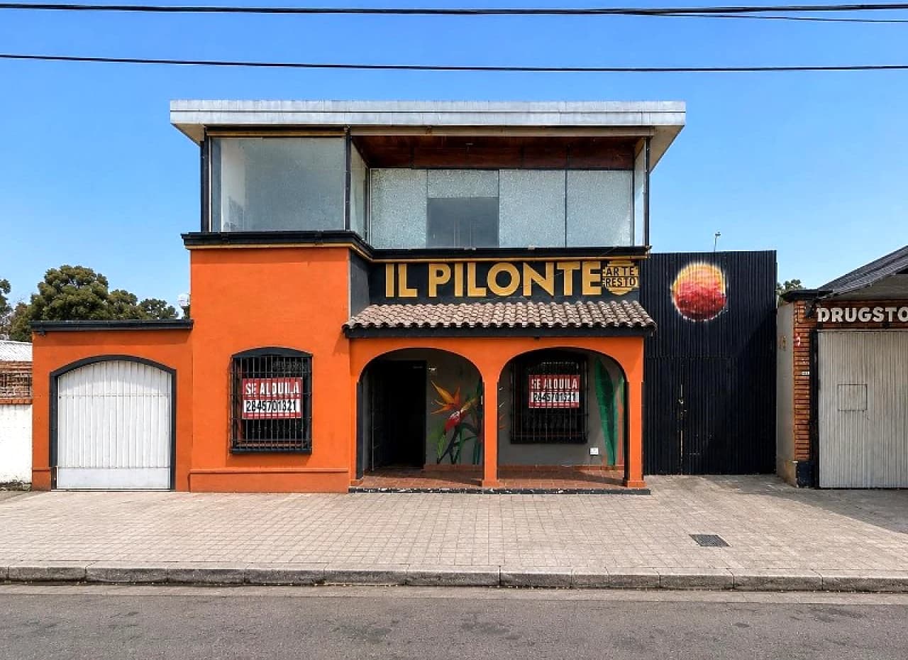 Importante Local Comercial De 300 M² Cubiertos Sobre Terreno De 1700 M2 Con Planos…