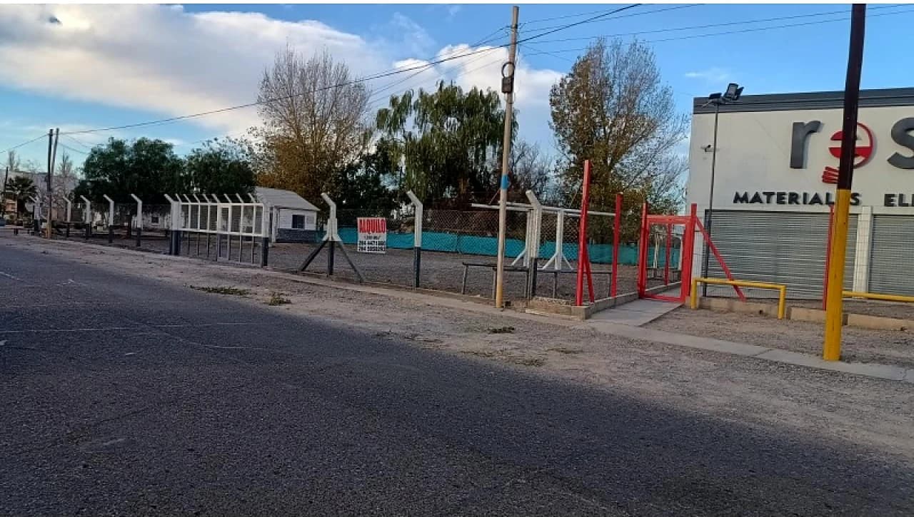 Lote/local Comercial De 1200 Metros Cuadrados Mas Casa Para Oficina