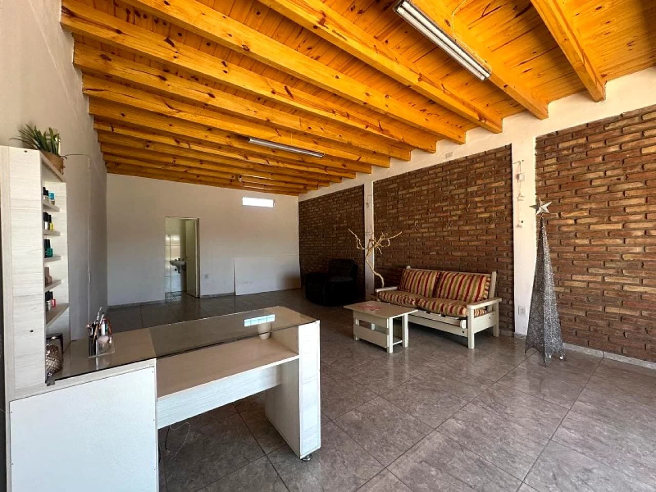 Salon Comercial En Loteo Nogales