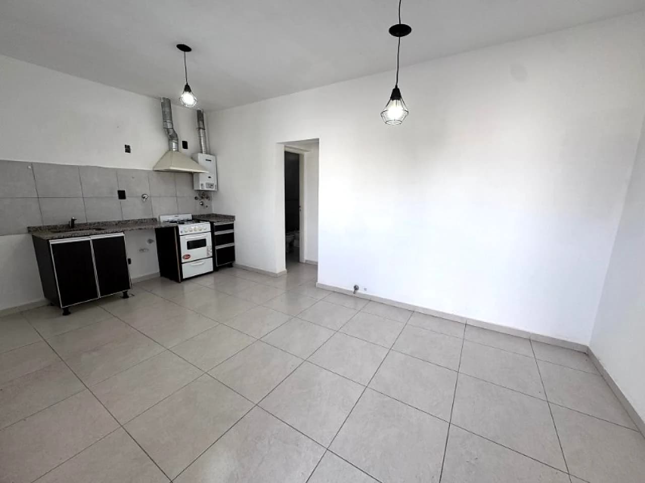 Departamento Planta Baja De 1 Dormitorio, Con Cochera. Rivadavia