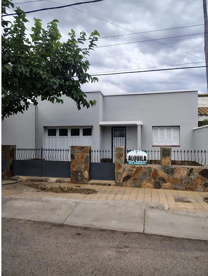 Casa, 3 Dormitorios. En Capital Exelente Zona