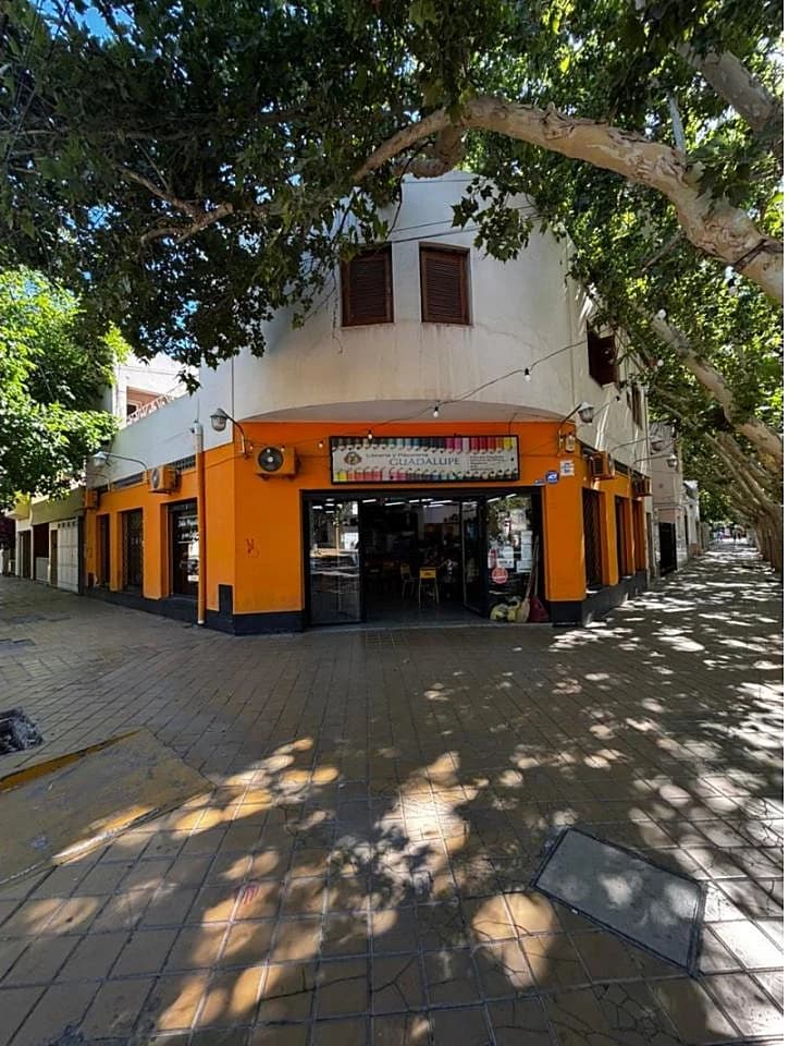 Local Entre Rios Esquina San Luis 150 M². Capital