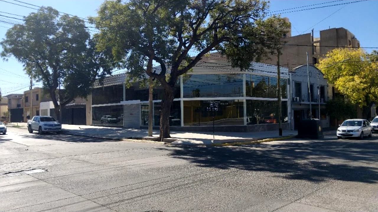 Imponente Esquina. Ideal Consesionarios De Primer Nivel Y/0 Empresas Mineras. Capital