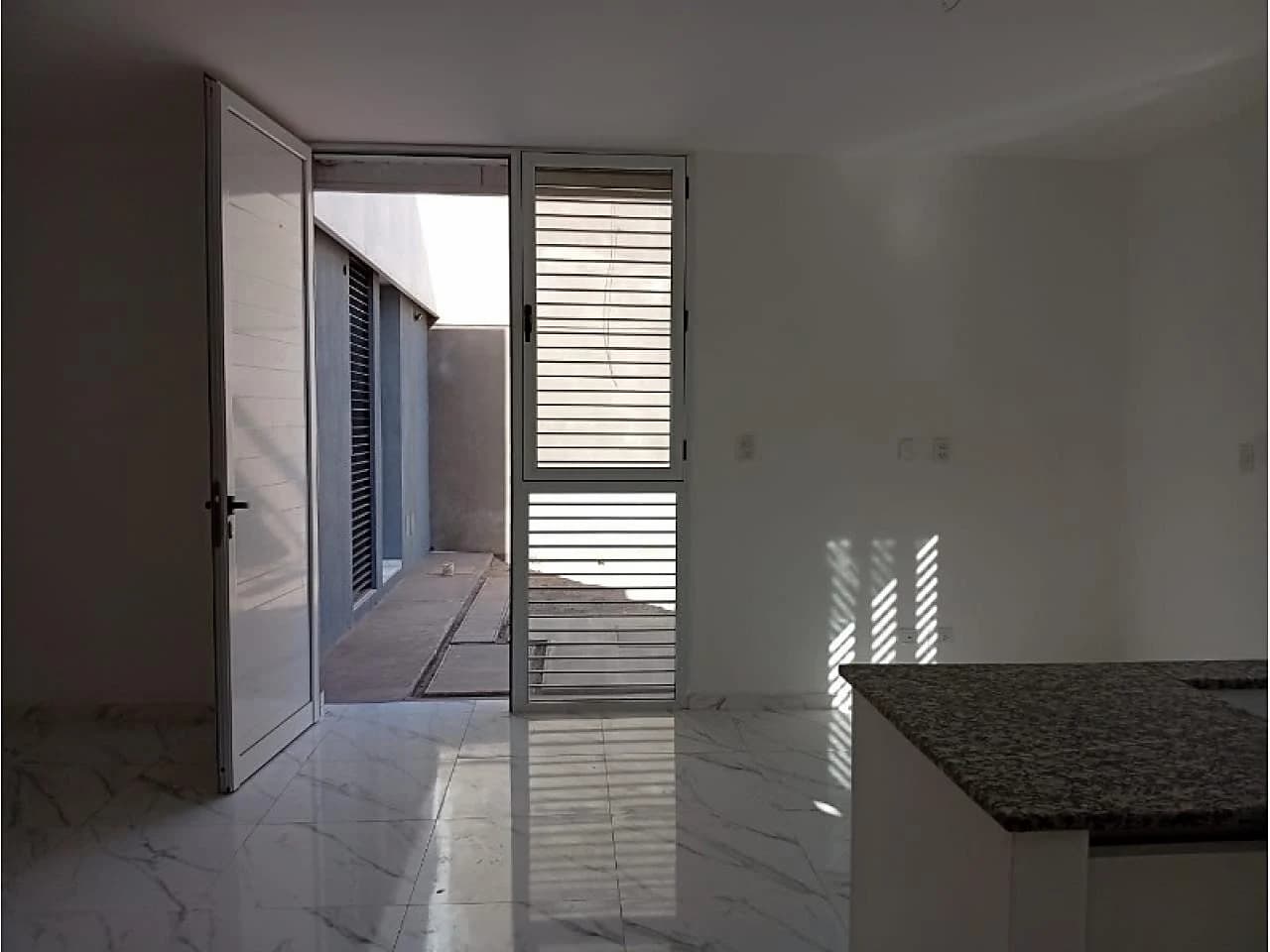 Duplex Rivadavia Con Cochera Excelente Zona