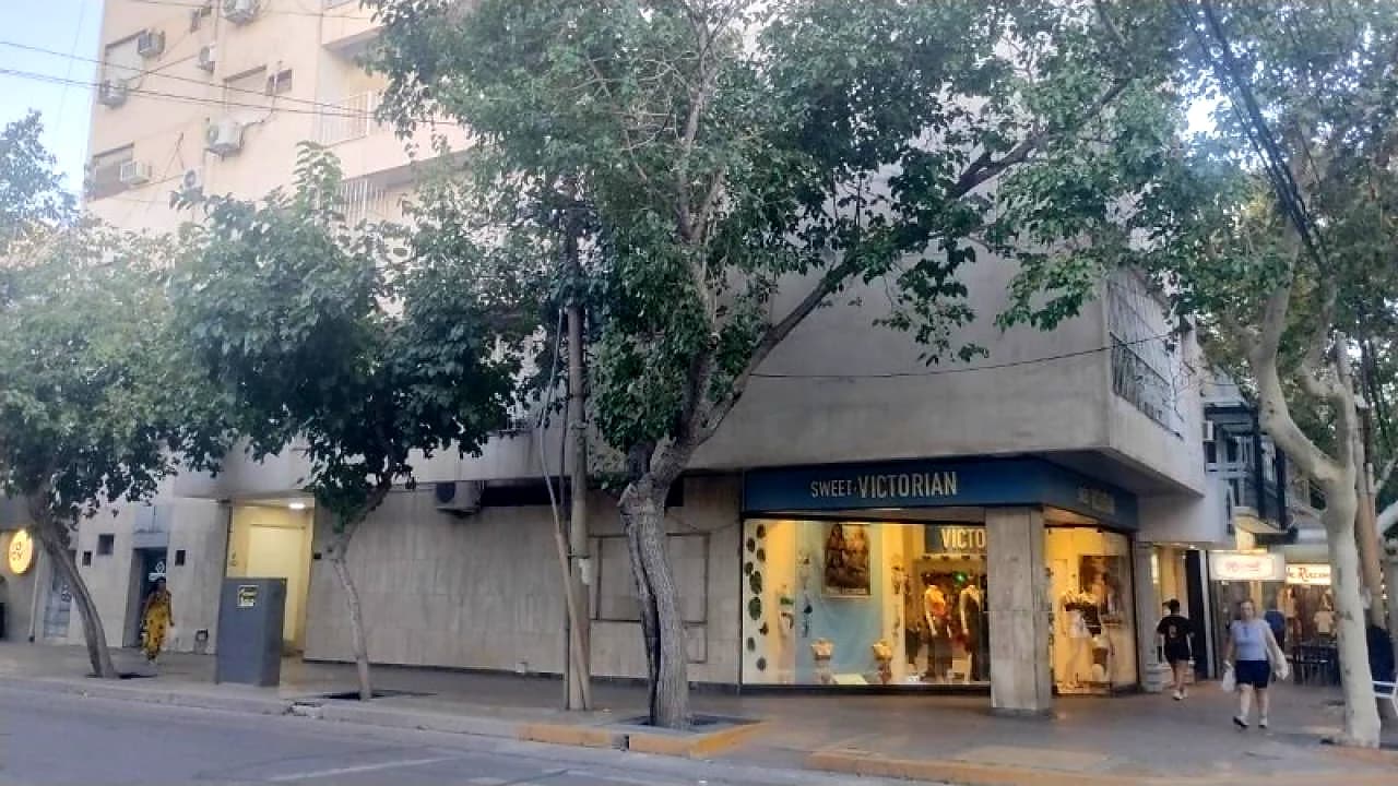 Departamento Amoblado 3 Dormitorios Frente Al Nuevo Hotel. Rivadavia Y Sarmiento
