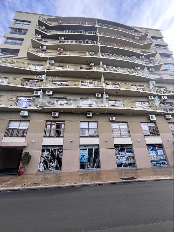 Departamento De Categoría En Alquiler Dos Dormitorios ; Dos Baños Ed. Tambolar
