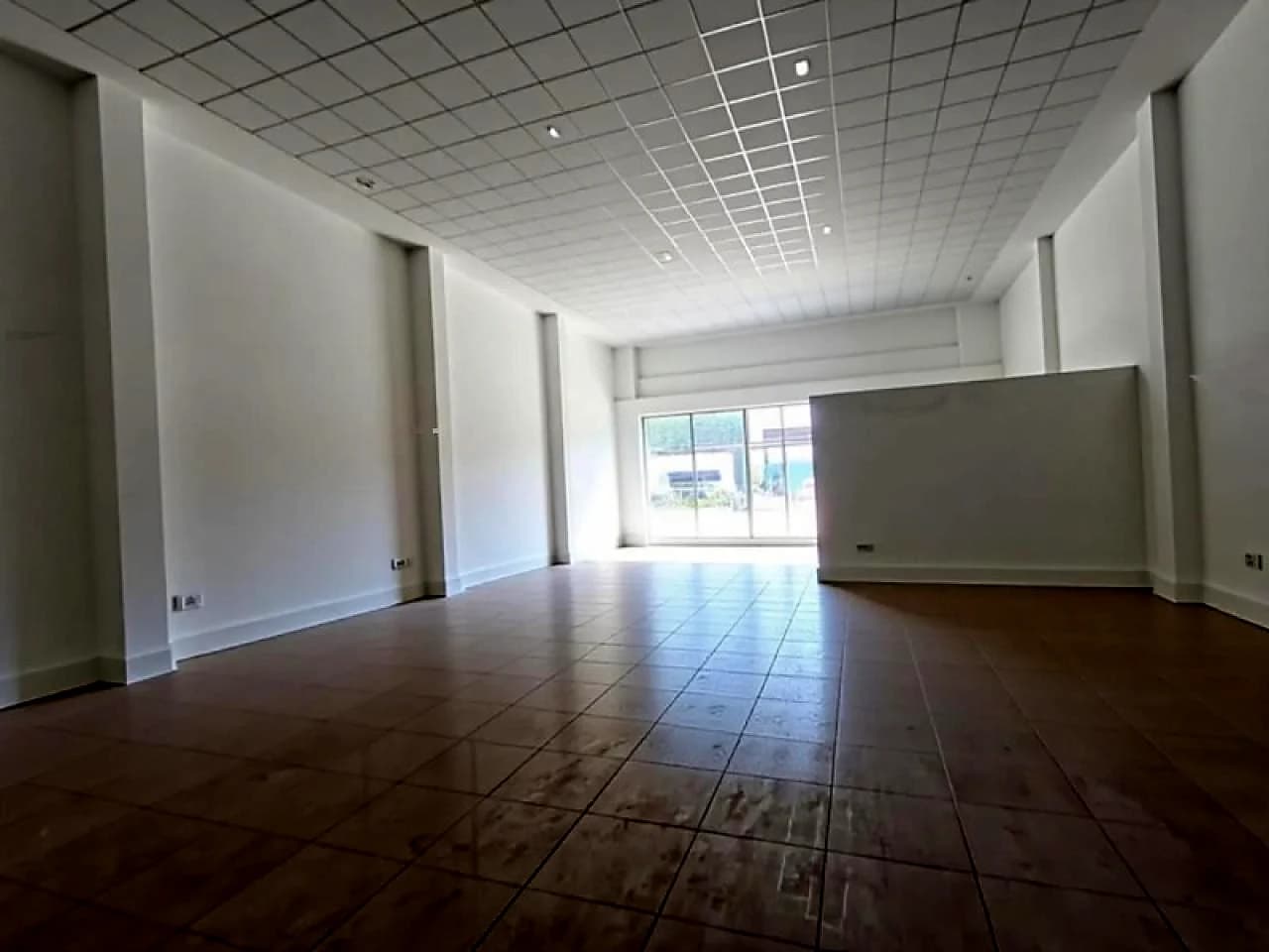 Salón Comercial A Estrenar Excelente Ubicación Republica Del Libano A Metros De España