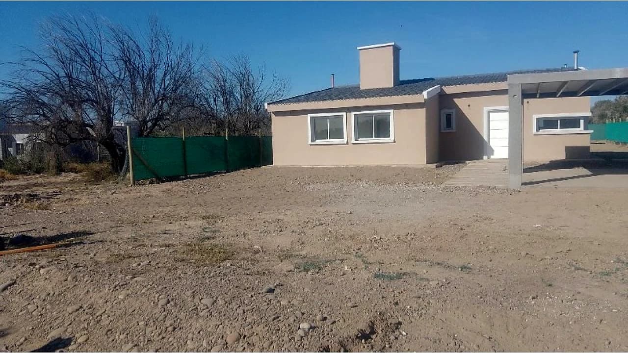 A Extrenar 3 Dormitorios 3 Baños. Barrio San Juan De Los Olivos. Rawson