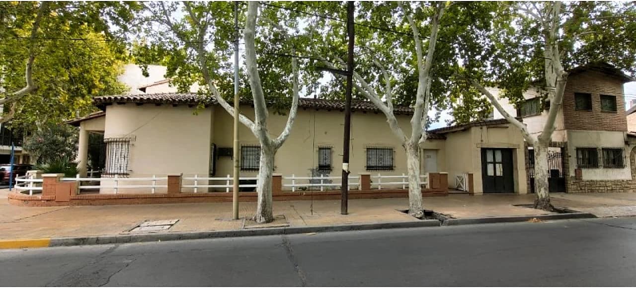 Casa Centrica. Ideal Jardin Maternal O Estudio De Danza