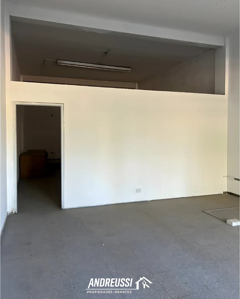 Salón Comercial Con Excelente Ubicación. Capital