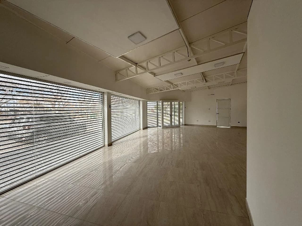 Local Comercial Esquina - Alquiler