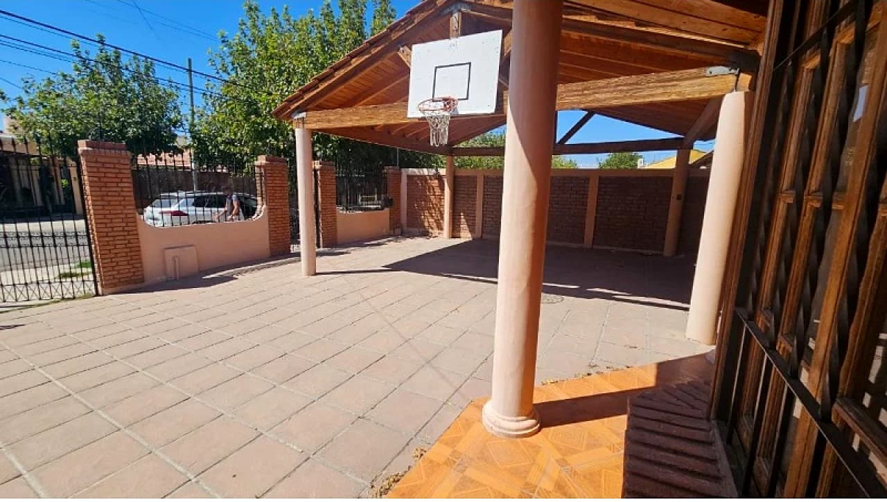 Inmobiliaria Alquila Casa De Tres Dormitorios Totalmente Amoblada En El B° Ceramista…