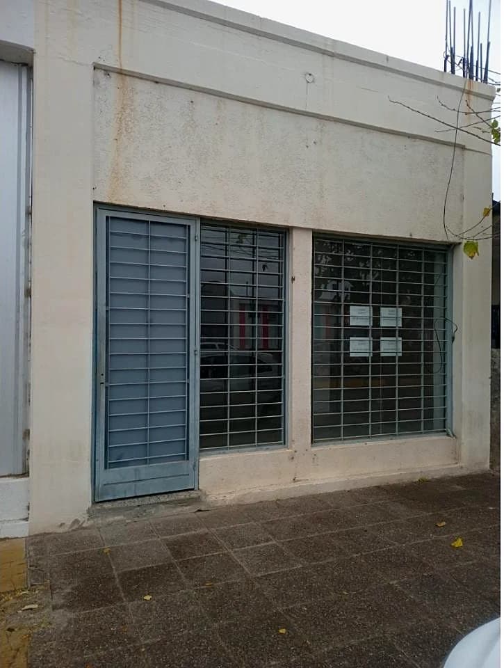Salón Impecable Zona Comercial. Rawson