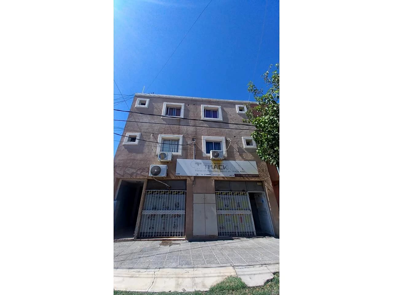 Departamento Por Calle Mitre Paralelo A Ig. De La Roza, 1 Dormitorio. Capital