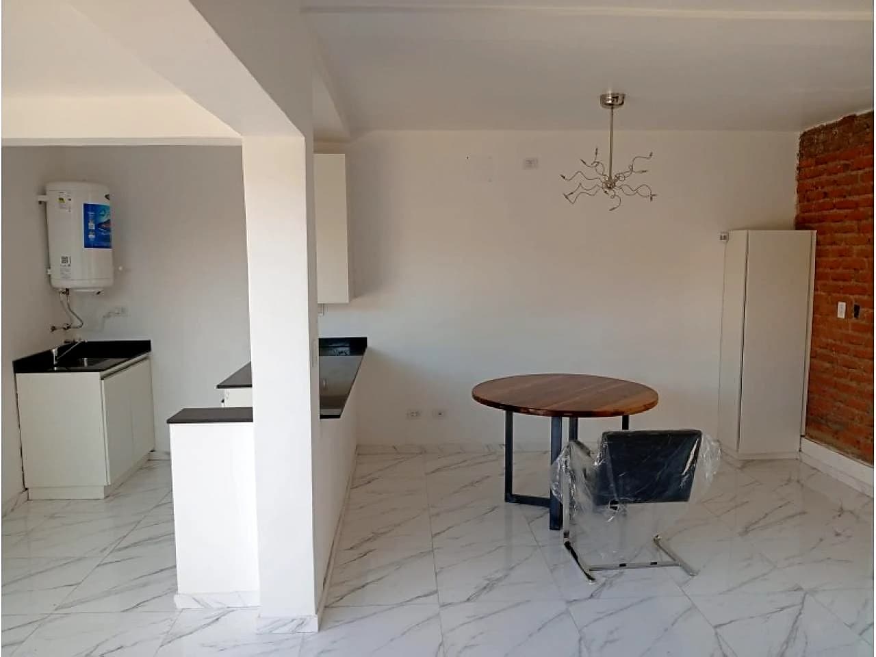 Duplex Dos Dormitorios Cochera Y Fondo. Rivadavia
