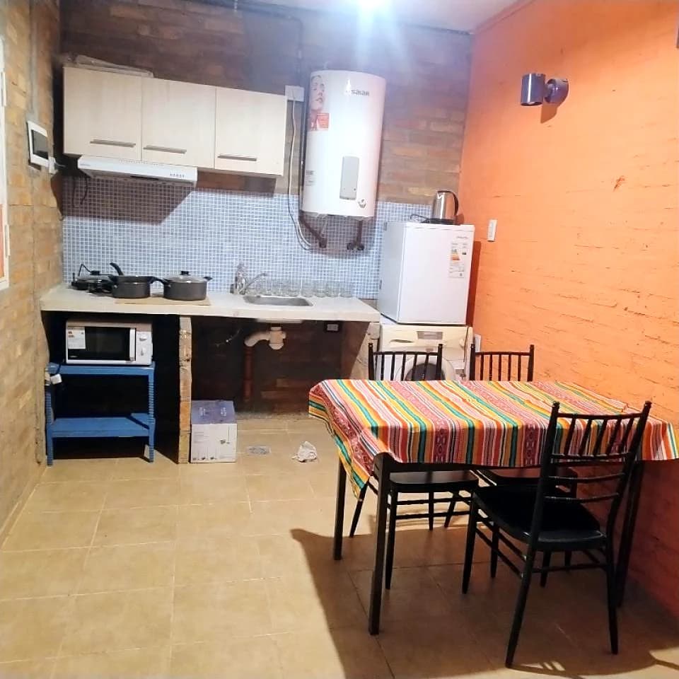 Monoambiente Equipado, Anafe Electrico, Heladera, Lavarropas, Cama Para Dos, Mesa ,…