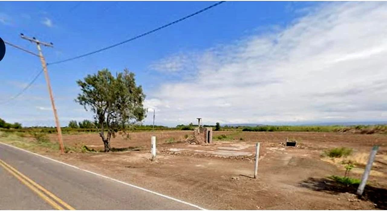Ontiveros Al Sur De Sarmiento ( Aguilera ). Angaco