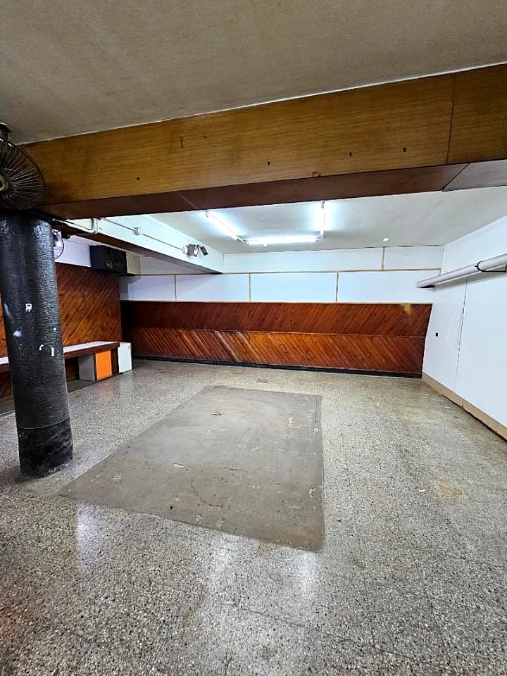 Salon En Subsuelo Laprida Y Aberastain