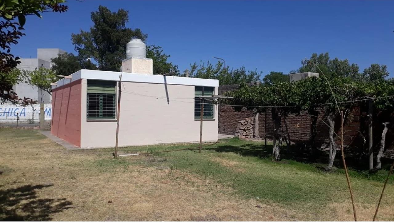 Casa: 3 Dormitorios, 1 Cocina Comedor, 1 Baño , Horno De Ladrillo , Pergolas De Parra,…