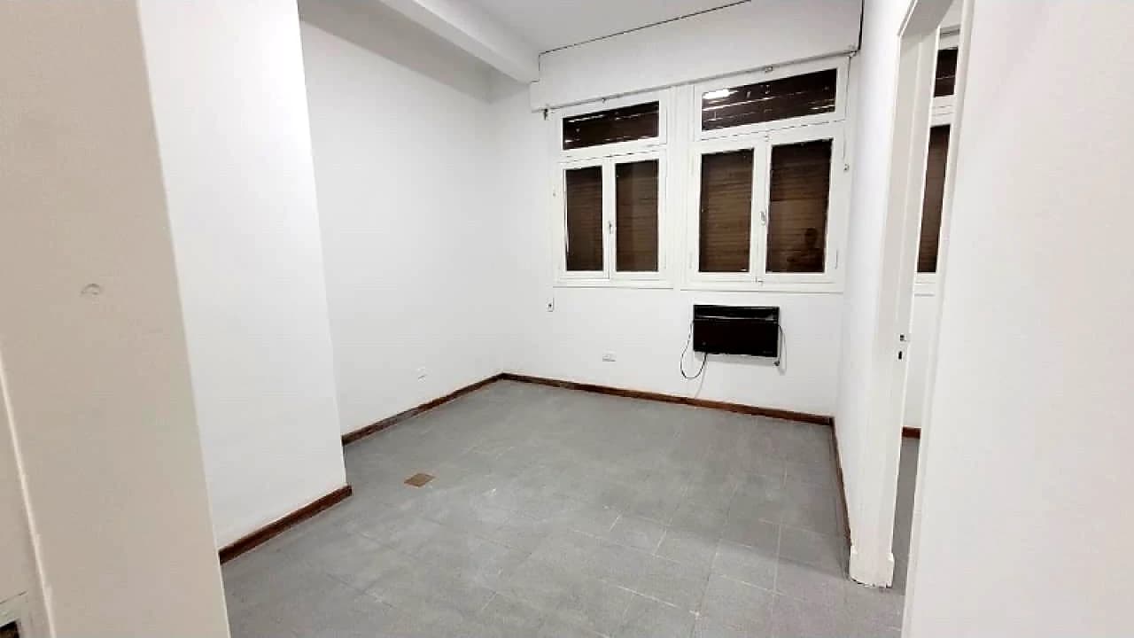 Oficina Céntrica- Recepción, 2 Oficinas Privadas, 1 Baño