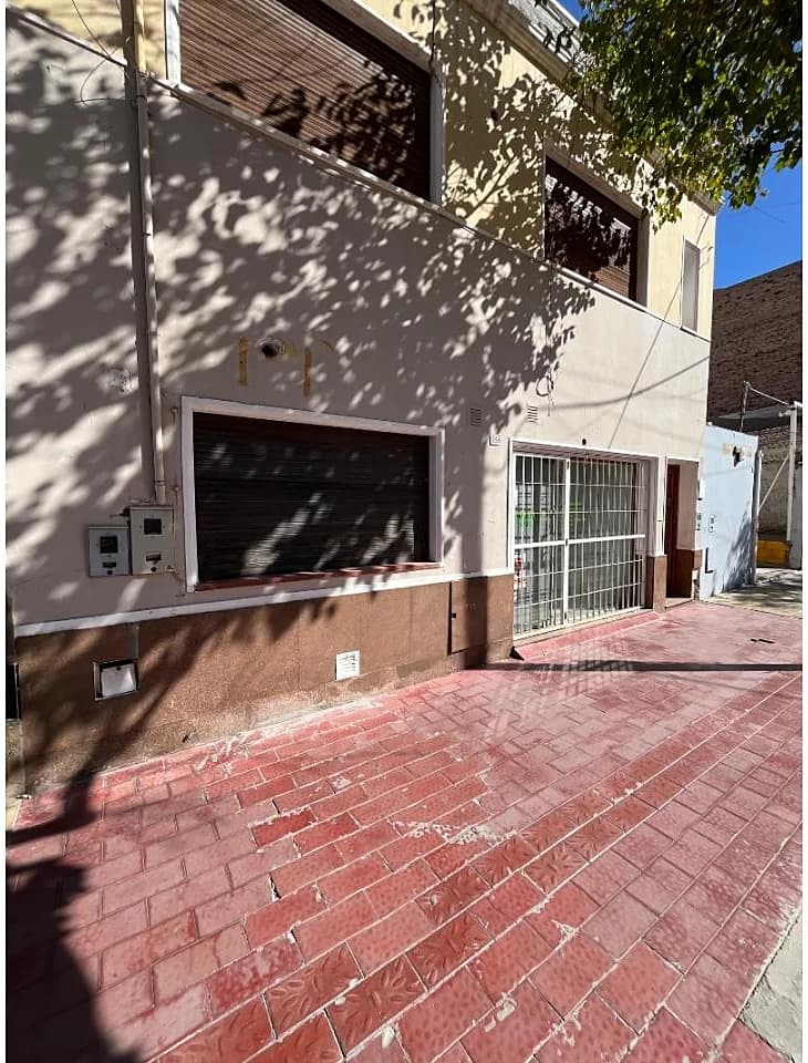 Amplia Casa Ideal Para Consultorios, Empresas Sobre Calle Sarmiento Entre Mitre Y Santa Fe