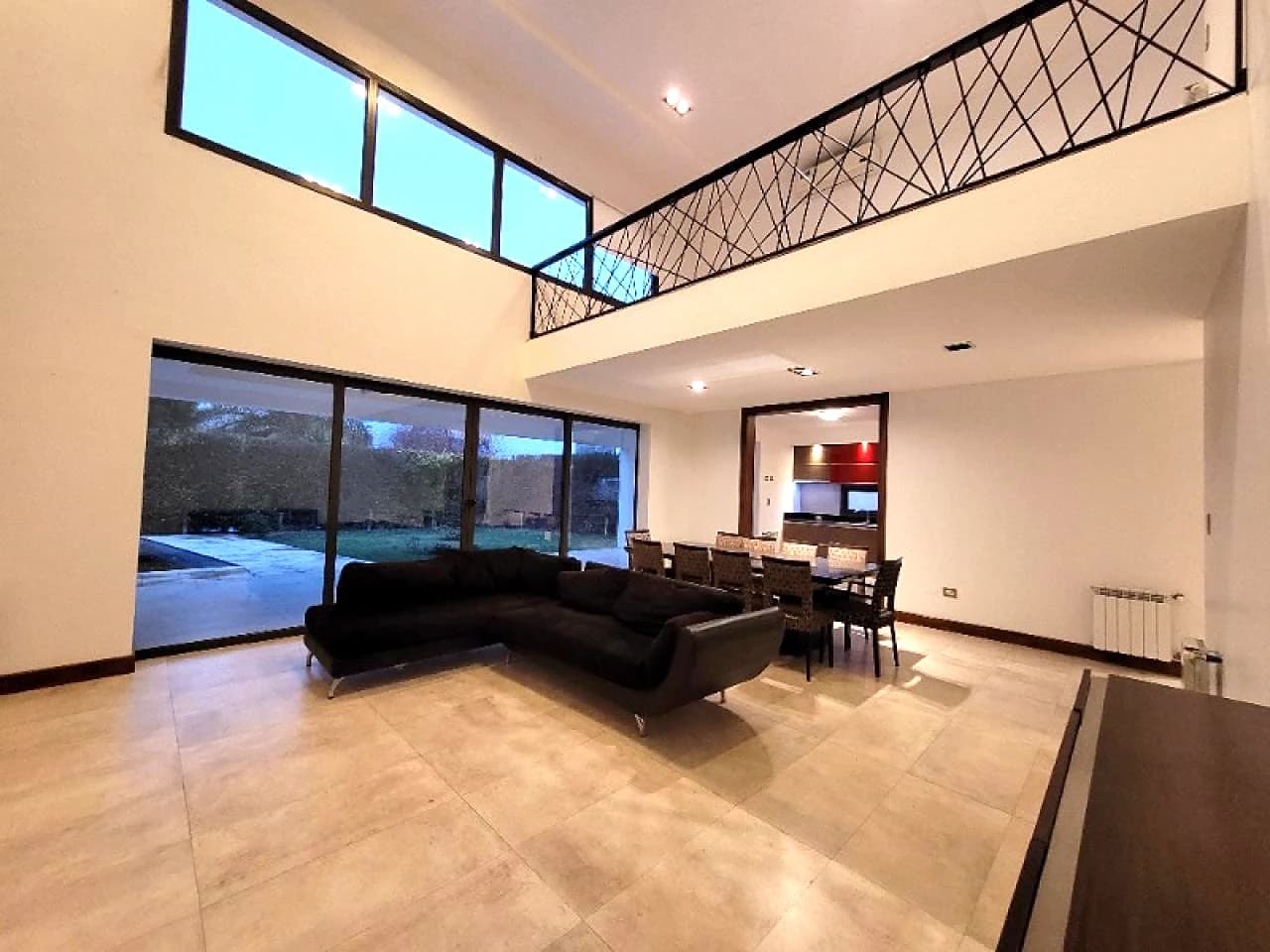 Casa De Categoria Con Pileta En B° Privado Ayres Del Este. Santa Lucia