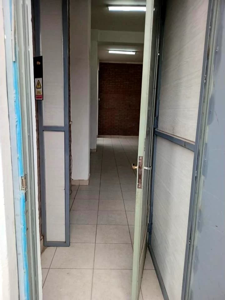 Salon 60m2 - Zona Comercial, Dueño Directo - Rawson