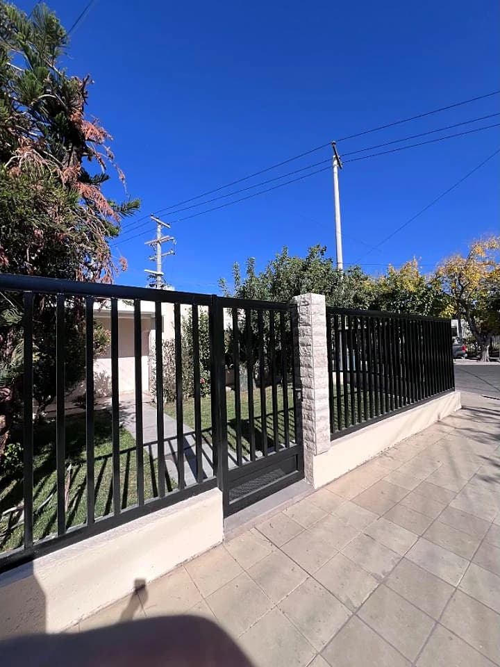 Departamento Independiente, Dos Dormitorios En Alquiler Barrio Foeva