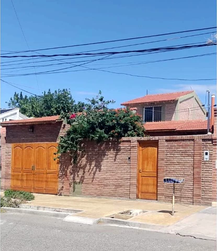 Hermosa Casa Amoblada, 3 Dorm. 2 Baños Contrato Por 2 Años. Rivadavia