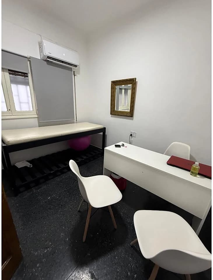 Clínica Habilitada, 7 Consultorios, 2 Salas De Espera Y Fondo