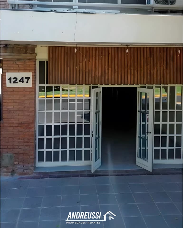 Salón Comercial, Ubicado En Un Excelente Punto