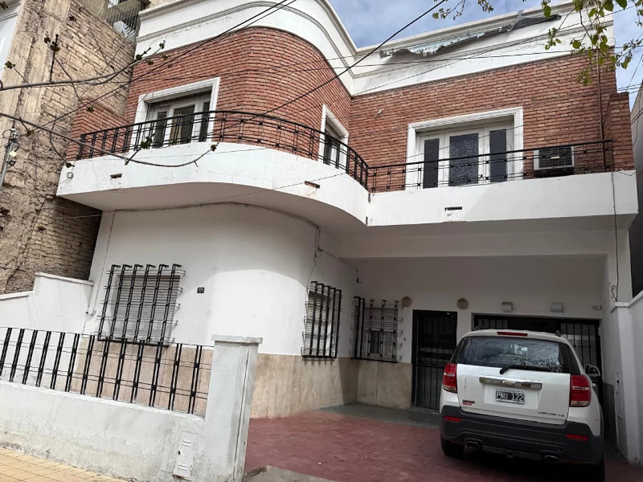 Casa Centrica Con Destino Comercial, 4 Dormitorios. Capital