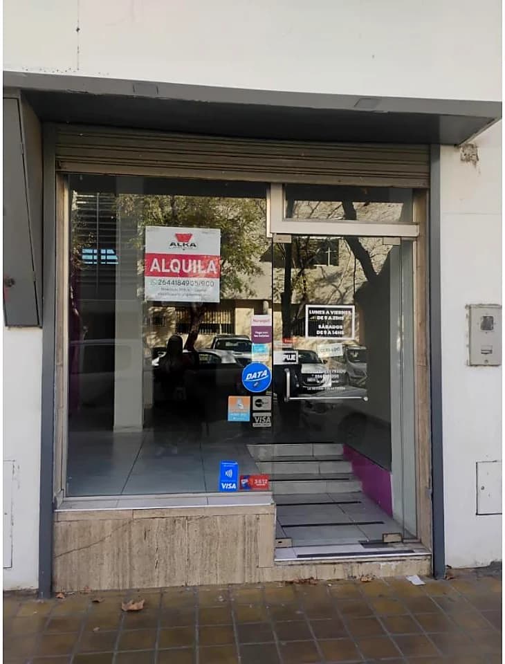 Local Comercial Rivadavia Pasando Rioja